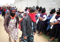 Sábado 7 de mayo. INDIGENAS BASES DE APOYO DEL EZON SE CONCENTRAN EN LA ZONA NORTE DE LA CIUDAD DE SAN CRISTOBAL DE LAS CASAS PARA DAR INICIO A LA MARCHA DEL SILENCIO EN CONTRA DE LA VIOLENCIA CONVOCADA EN MEXICO. LOS IDIGENAS LUCEN PASAMONTAÑAS Y PALIACA