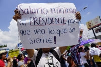 Miércoles 2 de octubre del 2013. Chiapa de Corzo. Aspecto de la mega marcha de este dos de octubre donde organizaciones sociales se unen al movimiento magisterial para conmemorar la matanza de Tlatelolco en el 68. Miércoles 2 de octubre del 2013. Chiapa de Corzo. Aspecto de la mega marcha de este dos de octubre donde organizaciones sociales se unen al movimiento magisterial para conmemorar la matanza de Tlatelolco en el 68.