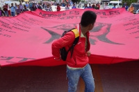 Miércoles 2 de octubre del 2013. Chiapa de Corzo. Aspecto de la mega marcha de este dos de octubre donde organizaciones sociales se unen al movimiento magisterial para conmemorar la matanza de Tlatelolco en el 68.