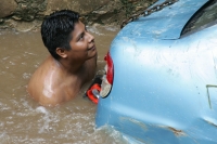 Varias casas resultaron afectadas por las fuertes lluvias de la noche de este martes, el caos vehicular afecto varias arterias del oriente de la ciudad y varias colonias del norte de la ciudad. Familias humildes de la colonia Rosa del Poniente y de la 10 