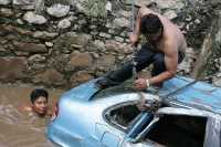 Varias casas resultaron afectadas por las fuertes lluvias de la noche de este martes, el caos vehicular afecto varias arterias del oriente de la ciudad y varias colonias del norte de la ciudad. Familias humildes de la colonia Rosa del Poniente y de la 10 
