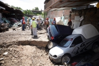 Varias casas resultaron afectadas por las fuertes lluvias de la noche de este martes, el caos vehicular afecto varias arterias del oriente de la ciudad y varias colonias del norte de la ciudad. Familias humildes de la colonia Rosa del Poniente y de la 10 