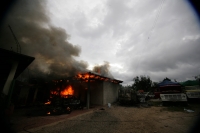 Varias casas incendiadas, automóviles destruidos y dos muertos es el saldo de un enfrentamiento entre priistas y perrdistas indígenas de la comunidad Nachig en el municipio de Zinacantan. Elementos de las corporaciones policíacas intervienen para resguard