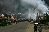 Varias casas incendiadas, automóviles destruidos y dos muertos es el saldo de un enfrentamiento entre priistas y perrdistas indígenas de la comunidad Nachig en el municipio de Zinacantan. Elementos de las corporaciones policíacas intervienen para resguard