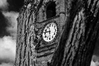 Domingo 13 de agosto del 2017. Chiapa de Corzo. El reloj de cuatro caras de la plaza de armas acompaña con historias románticas y anécdotas pintorescas la vista de los edificios públicos de esta colonial ciudad de la ribera del rio Grijalva.