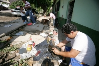 Jueves 29 de Julio. Las actividades cotidianas de las familias afectadas por las lluvias en la ciudad aún no puede restablecerse con normalidad, algunas personas llevan a la calle el equipo de trabajo de varios talleres caseros mientras que en otros lugar