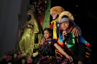 Viernes 17 de enero del 2014. Chiapa de Corzo. La Salida de Banderas da comienzo al recorrido que Parachicos y Chiapanecas realizan este día en honor a San Antonio Abad dentro de las festividades patronales de esta comunidad de la Ribera del Rio Grande de