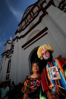 Viernes 17 de enero del 2014. Chiapa de Corzo. La Salida de Banderas da comienzo al recorrido que Parachicos y Chiapanecas realizan este día en honor a San Antonio Abad dentro de las festividades patronales de esta comunidad de la Ribera del Rio Grande de