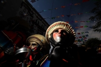 Viernes 17 de enero del 2014. Chiapa de Corzo. La Salida de Banderas da comienzo al recorrido que Parachicos y Chiapanecas realizan este día en honor a San Antonio Abad dentro de las festividades patronales de esta comunidad de la Ribera del Rio Grande de