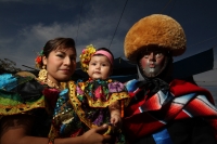 Viernes 17 de enero del 2014. Chiapa de Corzo. La Salida de Banderas da comienzo al recorrido que Parachicos y Chiapanecas realizan este día en honor a San Antonio Abad dentro de las festividades patronales de esta comunidad de la Ribera del Rio Grande de