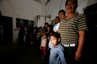 Viernes 13 de agosto. Los indígenas involucrados en el caso Acteal y liberados el año pasado del penal El Amate en el estado de Chiapas, celebraron con sus familias en la ciudad de Tuxtla Gutiérrez este acontecimiento y esperan que en las próximas semanas