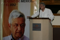 AMLO en Tuxtla.  Andrés Manuel López Obrador llega a la ciudad de Tuxtla dond realiza la presentación de su libro “La mafia que se adueño de México… y el 2010” esta tarde en la capital del estado de Chiapas.