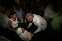 AMLO en Tuxtla.  Andrés Manuel López Obrador llega a la ciudad de Tuxtla dond realiza la presentación de su libro “La mafia que se adueño de México… y el 2010” esta tarde en la capital del estado de Chiapas.