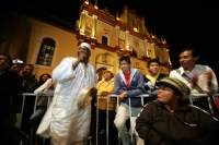 ABDOULAYE DIABATE SE PRESENTA ESTA NOCHE EN LA PLAZA DE LA PAZ DE SAN CRISTOBAL DE LAS CASAS DONDE LA LLUVIA BAILO ENTRE LA GENTE