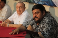Miércoles 22 de mayo del 2013. Tuxtla Gutiérrez, Chiapas. Los regaños del abuelo. Don Fernando Coello Pedrero habla junto con Flavio Sosa sobre la administración del estado de Chiapas a manos de su nieto MVC. Miércoles 22 de mayo del 2013. Tuxtla Gutiérrez, Chiapas. Los regaños del abuelo. Don Fernando Coello Pedrero habla junto con Flavio Sosa sobre la administración del estado de Chiapas a manos de su nieto MVC.