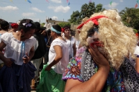 Lunes 2 de febrero del 2014. Villa de Acala. Las calles y avenidas de esta comunidad ribereña se llena de danzantes quienes realizan representaciones de personajes populares durante las celebraciones de los festejos de la Candelaria. Lunes 2 de febrero del 2014. Villa de Acala. Las calles y avenidas de esta comunidad ribereña se llena de danzantes quienes realizan representaciones de personajes populares durante las celebraciones de los festejos de la Candelaria.