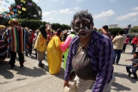 Lunes 2 de febrero del 2014. Villa de Acala. Las calles y avenidas de esta comunidad ribereña se llena de danzantes quienes realizan representaciones de personajes populares durante las celebraciones de los festejos de la Candelaria. Lunes 2 de febrero del 2014. Villa de Acala. Las calles y avenidas de esta comunidad ribereña se llena de danzantes quienes realizan representaciones de personajes populares durante las celebraciones de los festejos de la Candelaria.
