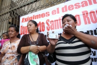 Miércoles 2 de abril del 2014. Tuxtla Gutiérrez. Los familiares del joven asesinado dentro de la cárcel en el municipio de Ácala piden justicia en las entradas del congreso local en Chiapas.