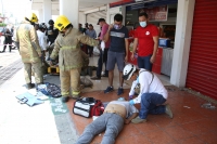 20210718. Tuxtla G. Fuerte accidente de un colectivo en el bulevar Los Laguitos