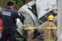 Miércoles 19 de junio del 2018. Tuxtla Gutiérrez. Un tráiler sin frenos se estrella contra varios vehí­culos en el crucero La Carreta en el poniente de la capital del estado de Chiapas. Al momento se reportan varios vehí­culos afectados y varios muerto