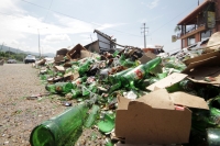Martes 22 de agosto del 2017. Chiapa de Corzo, un fuerte accidente provoca el pesado tránsito desde Tuxtla Gutiérrez a la altura del Puente Grande donde un tráiler cargado de cerveza perdió tracción volcando y perdiendo su carga.