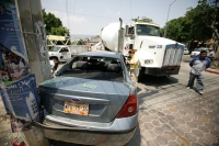 Un accidente vial involucro a un vehiculo particular y un camión de una constructora en la calle central norte de esta ciudad. Las obras viales y la imprudencia de los conductores dejo un saldo de dos personas golpeadas quienes fueron atendidos por volunt