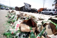 Martes 22 de agosto del 2017. Chiapa de Corzo, un fuerte accidente provoca el pesado tránsito desde Tuxtla Gutiérrez a la altura del Puente Grande donde un tráiler cargado de cerveza perdió tracción volcando y perdiendo su carga.