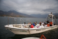 Una lancha de la CONAM se accidentó este medio día en las aguas del Cañón del Sumidero dejando como saldo al menos tres personas muertas y una veintena de heridos; la lancha realizaba un curso de capacitación ambiental a locatarios del mercado del municip