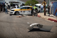 20210418. Tuxtla G. Fuerte accidente involucra a dos vehículos del transporte de la ciudad en la salida a San Fernando.