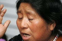 Lunes 20 de diciembre. Los familiares de los aún presos del caso Acteal y los indígenas liberados en los meses pasados hablan sobre la situación de las comunidades de Chenalho y solicitan a las autoridades la ayuda de las autoridades para la reconciliació