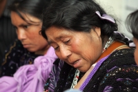 Lunes 20 de diciembre. Los familiares de los aún presos del caso Acteal y los indígenas liberados en los meses pasados hablan sobre la situación de las comunidades de Chenalho y solicitan a las autoridades la ayuda de las autoridades para la reconciliació