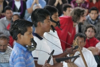Miércoles 22 de diciembre.  (40 fotos) Indígenas  tsotsiles de las diferentes regiones de los altos de Chiapas, participan en la procesión entre las comunidades de San Pedro Chenalho hacia Acteal donde se realizo la celebración eucarística al cumplirse 13