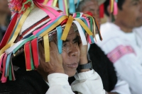 Miércoles 22 de diciembre. (40 fotos) IndÃgenas tsotsiles de las diferentes regiones de los altos de Chiapas, participan en la procesión entre las comunidades de San Pedro Chenalho hacia Acteal donde se realizo la celebración eucarÃstica al cumplirse 13 Miércoles 22 de diciembre. (40 fotos) IndÃgenas tsotsiles de las diferentes regiones de los altos de Chiapas, participan en la procesión entre las comunidades de San Pedro Chenalho hacia Acteal donde se realizo la celebración eucarÃstica al cumplirse 13
