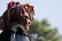 Miércoles 22 de diciembre.  (40 fotos) Indígenas  tsotsiles de las diferentes regiones de los altos de Chiapas, participan en la procesión entre las comunidades de San Pedro Chenalho hacia Acteal donde se realizo la celebración eucarística al cumplirse 13