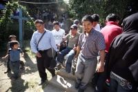Miércoles 22 de diciembre. (40 fotos) Indígenas tsotsiles de las diferentes regiones de los altos de Chiapas, participan en la procesión entre las comunidades de San Pedro Chenalho hacia Acteal donde se realizo la celebración eucarística al cumplirse 13 a