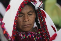 Miércoles 22 de diciembre. (40 fotos) Indígenas tsotsiles de las diferentes regiones de los altos de Chiapas, participan en la procesión entre las comunidades de San Pedro Chenalho hacia Acteal donde se realizo la celebración eucarística al cumplirse 13 a