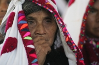 Miércoles 22 de diciembre. (40 fotos) Indígenas tsotsiles de las diferentes regiones de los altos de Chiapas, participan en la procesión entre las comunidades de San Pedro Chenalho hacia Acteal donde se realizo la celebración eucarística al cumplirse 13 a