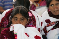 Miércoles 22 de diciembre. (40 fotos) Indígenas tsotsiles de las diferentes regiones de los altos de Chiapas, participan en la procesión entre las comunidades de San Pedro Chenalho hacia Acteal donde se realizo la celebración eucarística al cumplirse 13 a