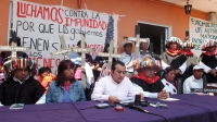 Jueves 13 de septiembre del 2012. San Cristóbal de las Casas, Chiapas. Los sobre vivientes de la masacre del 97 en la comunidad Acteal del municipio de Chenalho, durante la conferencia de prensa donde hablan sobre el Caso Zedillo esta mañana en  las ofici