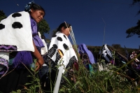 Lunes 22 de diciembre del 2014. San Pedro Chenalho. Al cumplirse 17 años de la masacre de 45 indÃgenas tsotsiles en la comunidad Acteal en la Zona Altos de Chiapas, estudiantes de ayotzinapa realizan una representación de los muertos por la represión soci Lunes 22 de diciembre del 2014. San Pedro Chenalho. Al cumplirse 17 años de la masacre de 45 indÃgenas tsotsiles en la comunidad Acteal en la Zona Altos de Chiapas, estudiantes de ayotzinapa realizan una representación de los muertos por la represión soci