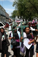 Jueves 12 de agosto. La Sociedad Civil las Abejas de las comunidades de Chenalho, realizan este día una jornada de oración  y eventos culturales para recordar el año en que la SCJN liberara a los presos sentenciados por la masacre de 45 indígenas de la co