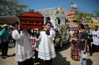 20231126. Tuxtla. El cuerpo de Monseñor Fabio Martínez Castilla llega a la Catedral de San Marcos para ser despedido por la feligresía de la ciudad