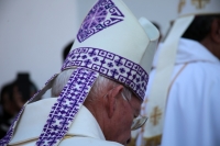 20231126. Tuxtla. El cuerpo de Monseñor Fabio Martínez Castilla llega a la Catedral de San Marcos para ser despedido por la feligresía de la ciudad