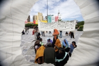 Miércoles 29 de septiembre. Indígenas Chamulas protestan este medio día en la plaza central de Tuxtla para exigir que sean liberados los recursos de las indemnizaciones para las familias que fueron afectadas por la ampliación de la carretera entre San Cri