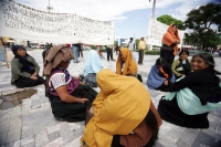 Miércoles 29 de septiembre. Indígenas Chamulas protestan este medio día en la plaza central de Tuxtla para exigir que sean liberados los recursos de las indemnizaciones para las familias que fueron afectadas por la ampliación de la carretera entre San Cri