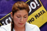 Lunes 21 de abril del 2014. San Cristóbal de las Casas. El rostro de la desolación. Familiares de mujeres victimadas denuncian las irregularidades en los casos de sus agresores y asesinos quienes están siendo liberados por la justicia chiapaneca. Lunes 21 de abril del 2014. San Cristóbal de las Casas. El rostro de la desolación. Familiares de mujeres victimadas denuncian las irregularidades en los casos de sus agresores y asesinos quienes están siendo liberados por la justicia chiapaneca.