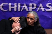 Lunes 21 de abril del 2014. San Cristóbal de las Casas. El rostro de la desolación. Familiares de mujeres victimadas denuncian las irregularidades en los casos de sus agresores y asesinos quienes están siendo liberados por la justicia chiapaneca. Lunes 21 de abril del 2014. San Cristóbal de las Casas. El rostro de la desolación. Familiares de mujeres victimadas denuncian las irregularidades en los casos de sus agresores y asesinos quienes están siendo liberados por la justicia chiapaneca.