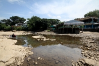 Jueves 27 de julio del 2017. Chiapa de Corzo. El nivel de las aguas del rio Grijalva continúa ofreciendo paisajes de lodo y piedra mientras que las deficiencias en el abasto de agua sigue siendo deficiente en Tuxtla. Jueves 27 de julio del 2017. Chiapa de Corzo. El nivel de las aguas del rio Grijalva continúa ofreciendo paisajes de lodo y piedra mientras que las deficiencias en el abasto de agua sigue siendo deficiente en Tuxtla.
