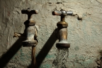 Miércoles 27 de julio del 2012. Tuxtla Gutiérrez, Chiapas. Los pobladores de las colonias populares de la ciudad temen el desabasto del agua potable al trascender en los medios de comunicación el adeudo millonario que SMAPA mantiene con CFE.