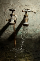 Miércoles 27 de julio del 2012. Tuxtla Gutiérrez, Chiapas. Los pobladores de las colonias populares de la ciudad temen el desabasto del agua potable al trascender en los medios de comunicación el adeudo millonario que SMAPA mantiene con CFE.